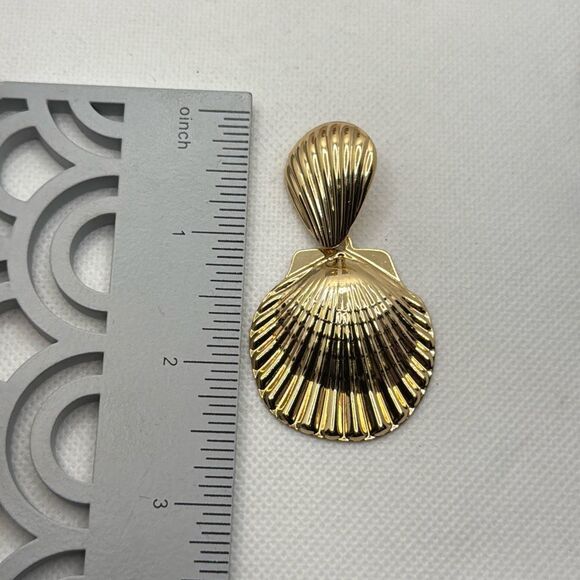 NWOT Double shell pendant earrings - Picture 3 of 3